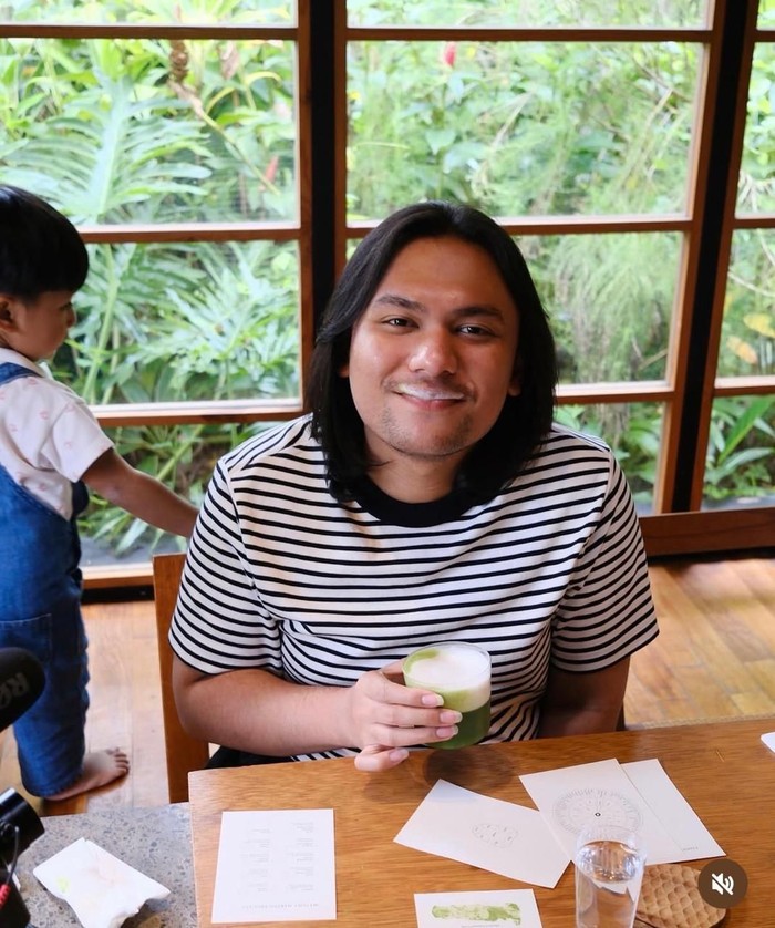 Keanu Agl Hobi Kulineran, Makan Hot Pot di Bali hingga Mangga di Thailand