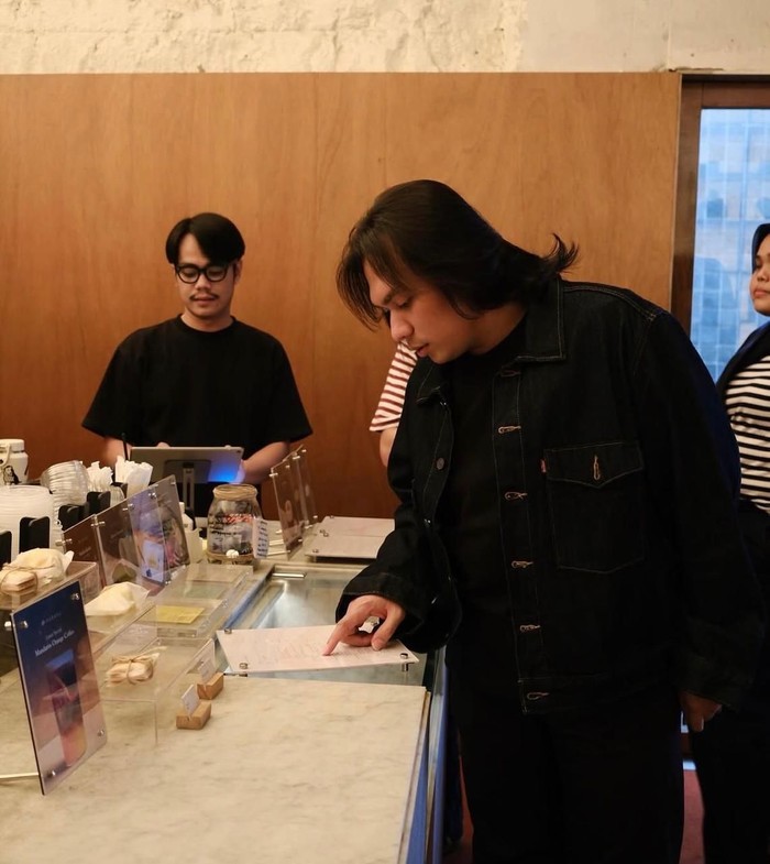 Keanu Agl Hobi Kulineran, Makan Hot Pot di Bali hingga Mangga di Thailand