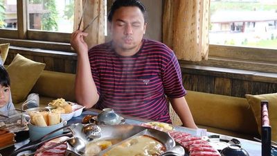 Keanu Agl Hobi Kulineran, Makan Hot Pot di Bali hingga Mangga di Thailand