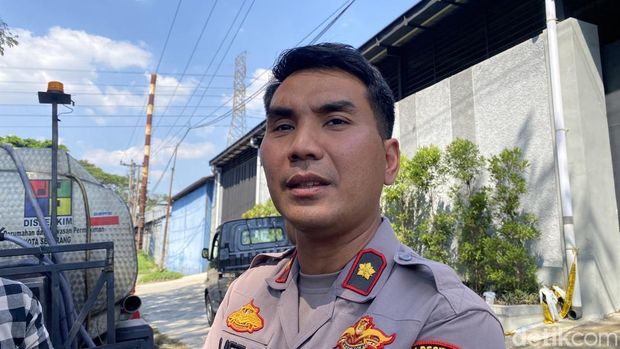 Kebakaran di Semarang Kapolsek Ngaliyan, Kompol Aliet Alphard di Pabrik PT Raw Botanical Nusantara, Jalan Apel, Kecamatan Ngaliyan, Kota Semarang, Rabu (1/7/2026).