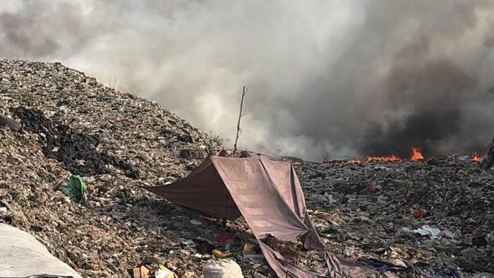 Kebakaran TPA Jatiwaringin di Tangerang (dok. BNPB)