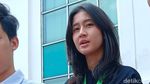 Kehadiran Keisya Levronka Dampingi Adik Hadiri Sidang di PN Jakarta Barat