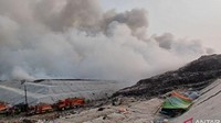 TPA Jatiwaringin Masih Terbakar, Pemadaman Akan Dilanjutkan di Hari Ketiga
