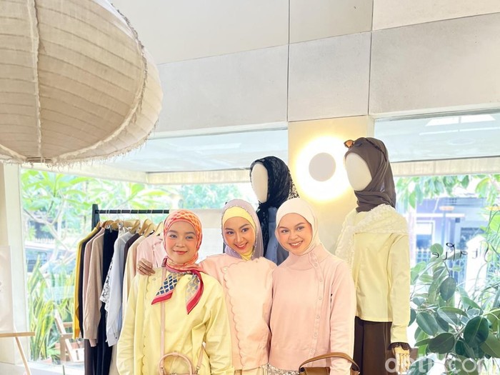 Koleksi kolaborasi Yeppu Outfit x Charisma Putri.