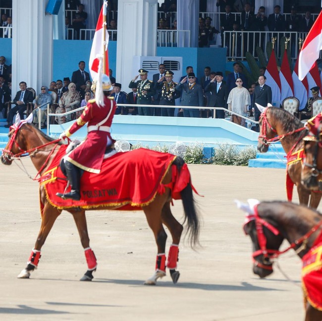Parade Spektakuler HUT Bhayangkara ke-80