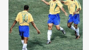 Ada netizen membandingkan lini serang Prancis saat ini dengan trio legendaris Brasil, Ronaldo, Ronaldinho dan Rivaldo. Foto: X.com
