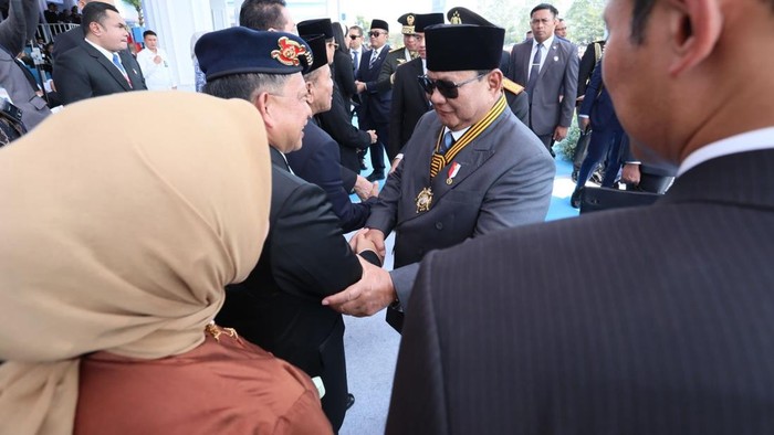 Mendagri Tito hadiri upacara HUT Bhayangkara.