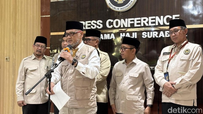 Menteri Haji dan Umrah Mochamad Irfan Yusuf di Asrama Haji Surabaya.