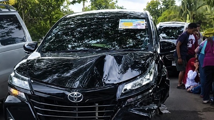 Mobil rombongan PGRI Bantaeng tabrakan beruntun di Bone.