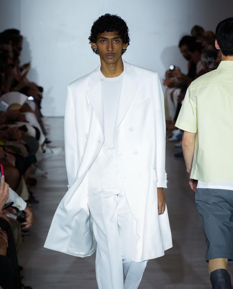 Model Indonesia Viknes Waren Eksis di Panggung Fashion Internasional