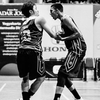 Pria yang lahir di Lampung pada 2000 diketahui pernah bersekolah di SMA Budi Mulia 2 Yogyakarta. Semasa berseragam putih abu-abu, bakat Viknes bermain basket lebih terlihat. (Foto: Instagram/@viknes_waren)