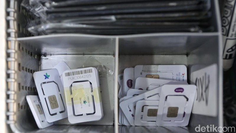 Mulai Rabu (1/7/2026), seluruh pelanggan baru layanan seluler di Indonesia wajib melakukan perekaman biometrik wajah sebagai bagian dari proses registrasi kartu SIM prabayar. Kebijakan tersebut resmi diberlakukan oleh Kementerian Komunikasi dan Digital (Komdigi) untuk memperkuat validasi identitas pengguna layanan telekomunikasi.