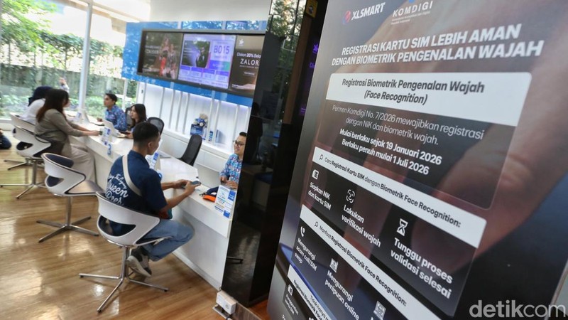 Mulai Rabu (1/7/2026), seluruh pelanggan baru layanan seluler di Indonesia wajib melakukan perekaman biometrik wajah sebagai bagian dari proses registrasi kartu SIM prabayar. Kebijakan tersebut resmi diberlakukan oleh Kementerian Komunikasi dan Digital (Komdigi) untuk memperkuat validasi identitas pengguna layanan telekomunikasi.