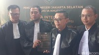 Pengacara Ngotot Minta Nikita Mirzani Dihadirkan Langsung di Sidang PK