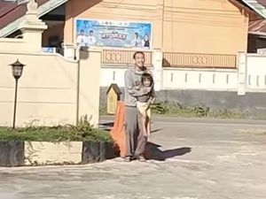 Video Dramatis Balita Disandera Pamannya Pakai Pisau di Konawe