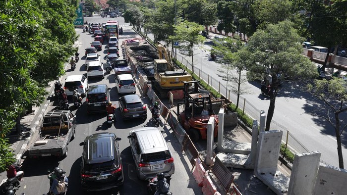Proyek gorong-gorong di Jalan Prof. Dr. Moestopo Surabaya