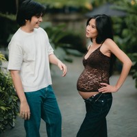 Shenina Cinnamon Pamer Baby Bump yang Makin Besar, Seksi Pakai Tank Top Lace