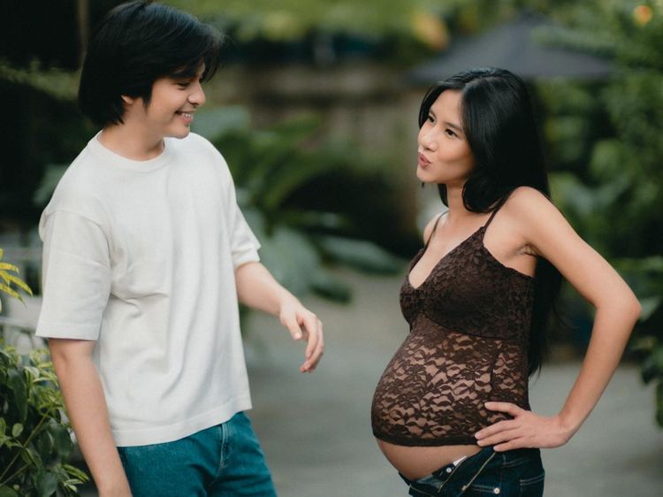 Shenina Cinnamon Pamer Baby Bump yang Makin Besar, Seksi Pakai Tank Top Lace