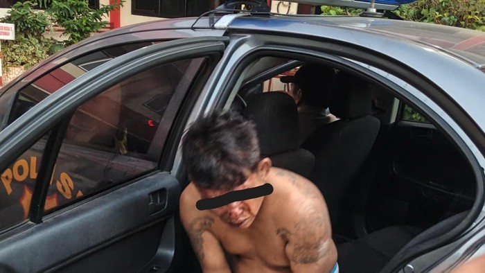 Seorang maling tas inisial AS saat diamankan usai dimassa gegara beraksi di Ngaliyan, Kota Semarang. Foto diunggah Rabu (1/7/2026).