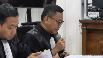 Tangis Pengacara Bela Nikita Mirzani: Kasihan Anak-anak Kehilangan Ibu