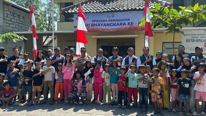 Peringatan hari Bhayangkara ke-80 di Pulau Kelapa (Rizky/detikcom)
