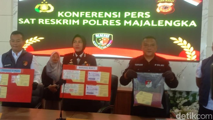 Polres Majalengka ungkap kasus modus bantuan renovasi masjid dan cek kesehatan menggunakan batu permata di Cingambul