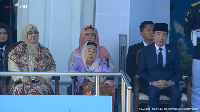 Presiden ke-7 Joko Widodo (Jokowi) menghadiri peringatan Hari Bhayangkara ke-80 di Pusat Latihan (Satlat) Brimob Polri, Cikeas, Bogor, Jawa Barat.