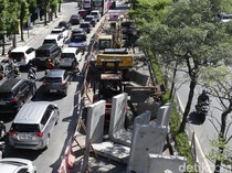 Proyek Gorong-gorong Jalan Moestopo Makan Badan Jalan Bikin Macet