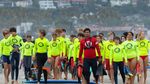 Lifeguard Muda San Diego Terjun dari Dermaga untuk Aksi Penggalangan Dana