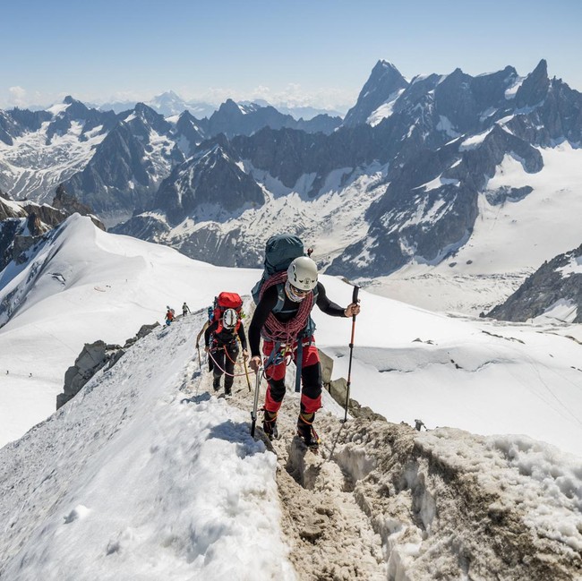 Salju Melunak Imbas Panas Ekstrem, Jalur Pendakian Mont Blanc Kian Berisiko