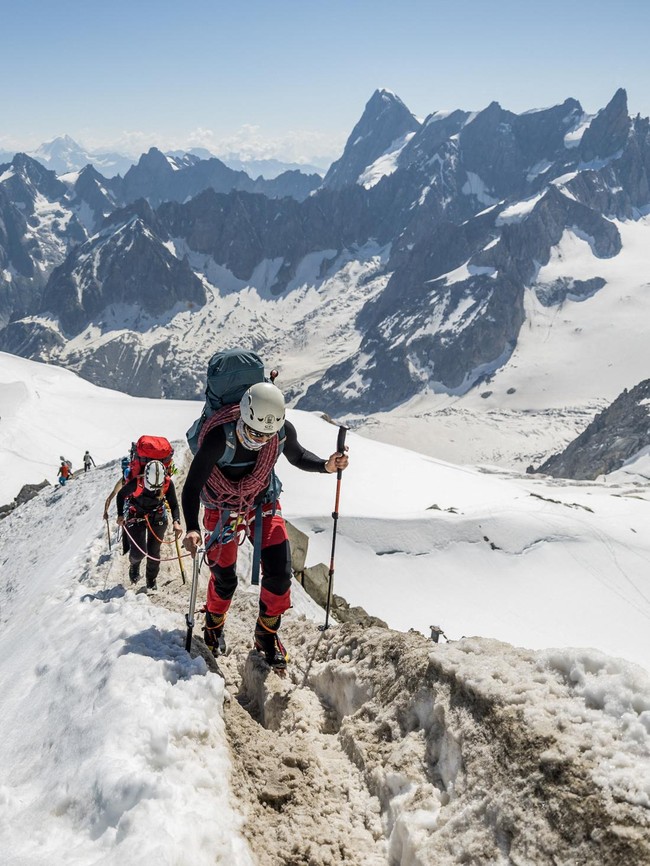Salju Melunak Imbas Panas Ekstrem, Jalur Pendakian Mont Blanc Kian Berisiko