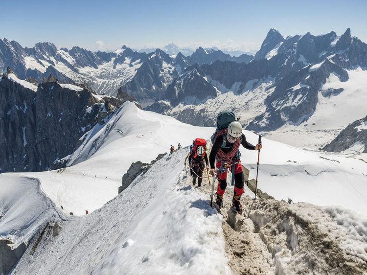 Salju Melunak Imbas Panas Ekstrem, Jalur Pendakian Mont Blanc Kian Berisiko