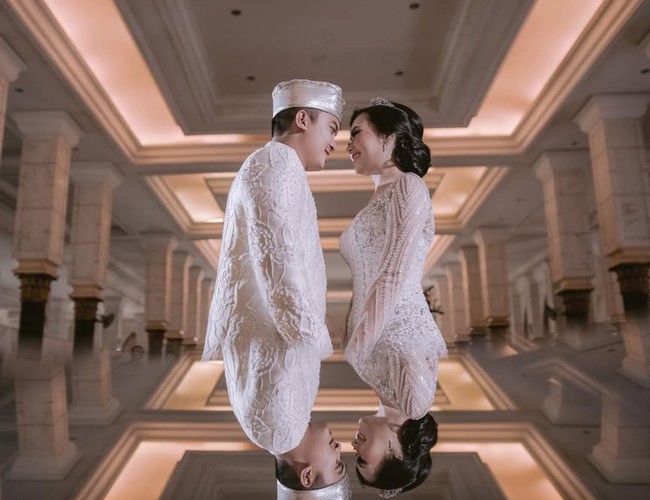 Selebgram Sarah Alana Gibson resmi menikah dengan suaminya, Diska Resha Putra, pada 31 Januari 2021. Suami Sarah diketahuii berprofesi sebagai politisi muda. Foto: Instagram/@sarahgibson21