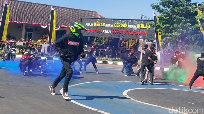 Simulasi penanganan keributan geng motor di Cimahi