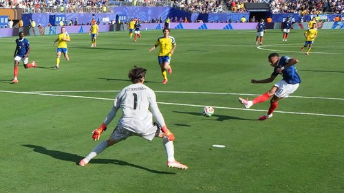 Soccer Football - FIFA World Cup 2026 - Round of 32 - France v Sweden - New York New Jersey Stadium, East Rutherford, New Jersey, U.S. - June 30, 2026 Frances Kylian Mbappe scores a goal that was later disallowed REUTERS/Omar Aziz