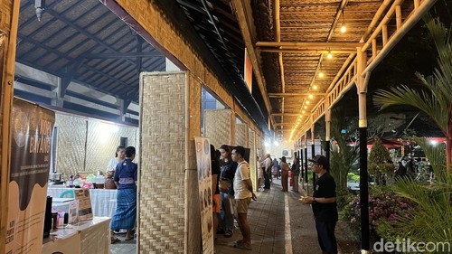 Suasana masyarakat jalan-jalan ke Pesta Kesenian Bali di Art Center, Denpasar, Selasa (30/6/2026). (Rizki Setyo/detikBali)