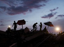 Tim Penyelamat Terus Sisir Reruntuhan Bangunan Pascagempa Venezuela