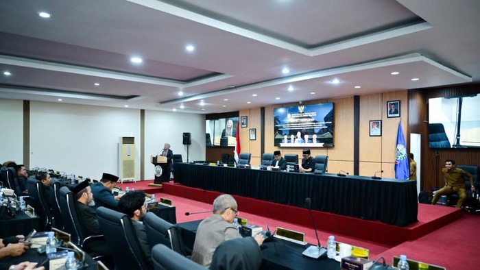 Wagub Sulsel Fatmawati Rusdy menghadiri rapat paripurna di DPRD Sulsel.