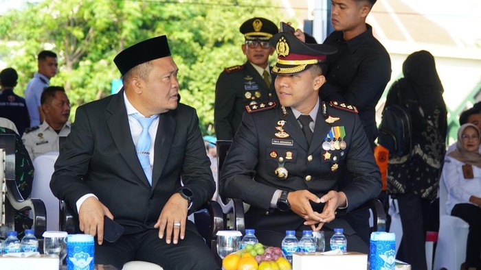 Wakil Bupati Karawang Maslani bersama Kapolres Karawang AKBP Fiki Novian Ardiansyah