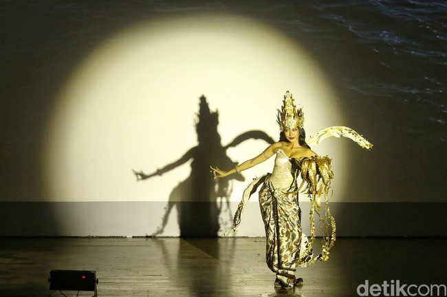 Detail-detail, seperti bulir-bulir padi keemasan, sayap yang membentang anggun, dan motif organik menjadi simbol kelimpahan, perlindungan, dan harapan akan masa depan yang berkelanjutan.Foto: Ari Saputra/Detikcom