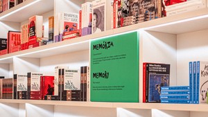 Manifesto Liberary berdiri berkat kerja sama antara Service95 dan Livraria Lello dan jadi ekspresi fisik pertama dari visi pendirinya, Dua Lipa. Sang musisi ingin klub buku Service95 jadi rumah bagi penulis dan pembaca. Foto: Dok.Service95