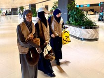 Andre Rosiade Berangkatkan Penarik Becak Sampah Umrah ke Tanah Suci