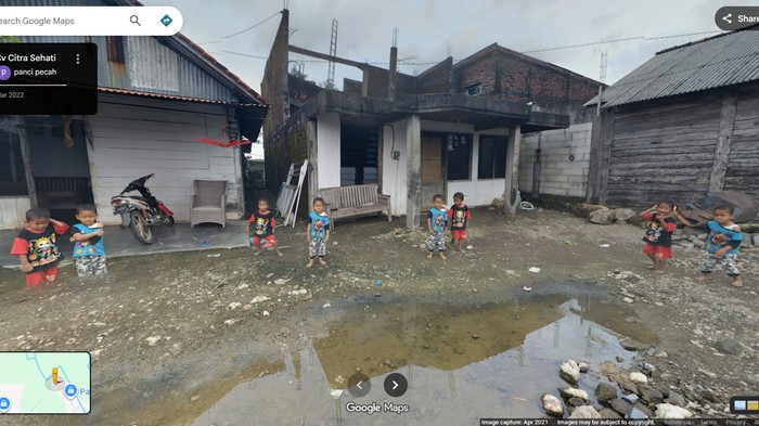 Foto lucu dua bocah kecil seperti jurus Kagebunshin ala Naruto terekam di Google Maps memakai kamera 360.