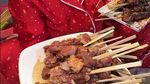Gaya Kocak Lisa Mariana saat Masak Rendang hingga Belanja Beras