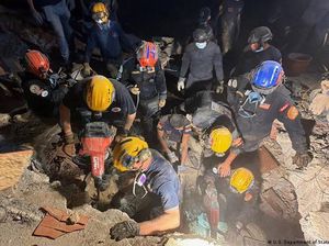 Video: Petugas Mal Selamat Usai 7 Hari Terjebak di Reruntuhan Gempa Venezuela