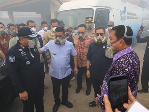 Andra Soni Kunjungi TPA Jatiwaringin, Sebut Penanganan Kebakaran Berjalan Baik
