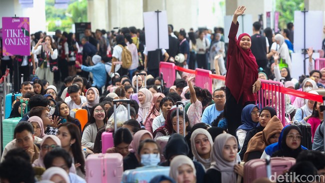 Sejumlah pengunjung memadati Pameran Jakarta X Beauty 2026 yang digelar di Jakarta Convention Center (JCC), Jakarta, Kamis (2/7/2026). Foto: detikFoto/Rafida Fauzia