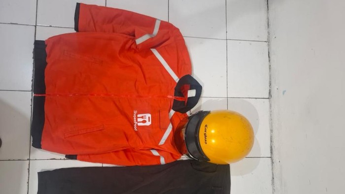 Jaket ojol milik pelaku jambret HP bocah di Pasuruan.