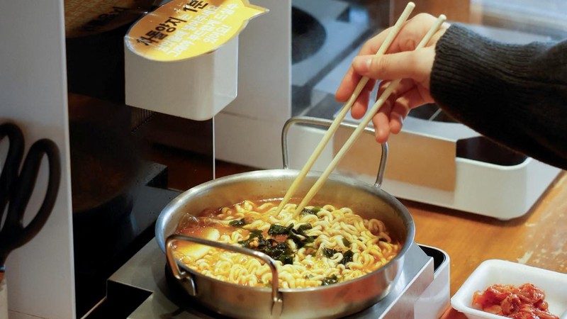 People walk past an unmanned ramen eatery in Seoul, South Korea, June 5, 2026. REUTERS/Kim Soo-hyeon