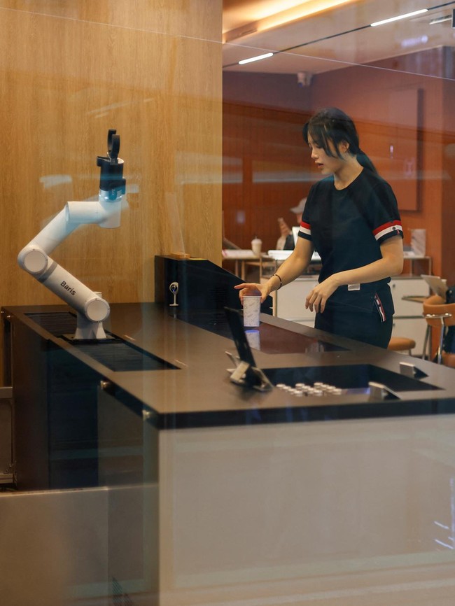 Kedai Tanpa Staf Menjamur, Robot Jadi Andalan